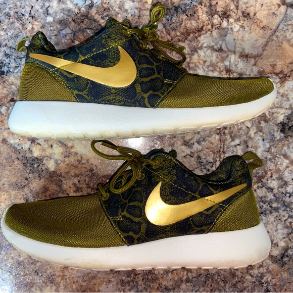 Nike Shoes - NIKE green snake print Roshe sneakers - size 8